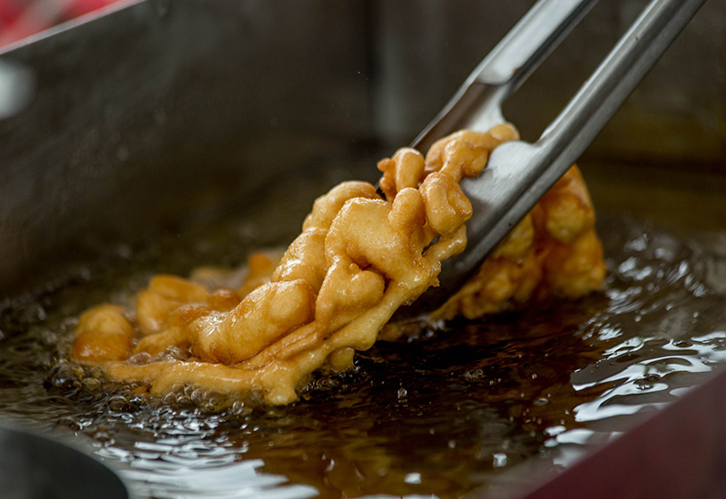 https://www.cateringinsight.com/2018/09/funnel-cake-2396098-crop.jpg